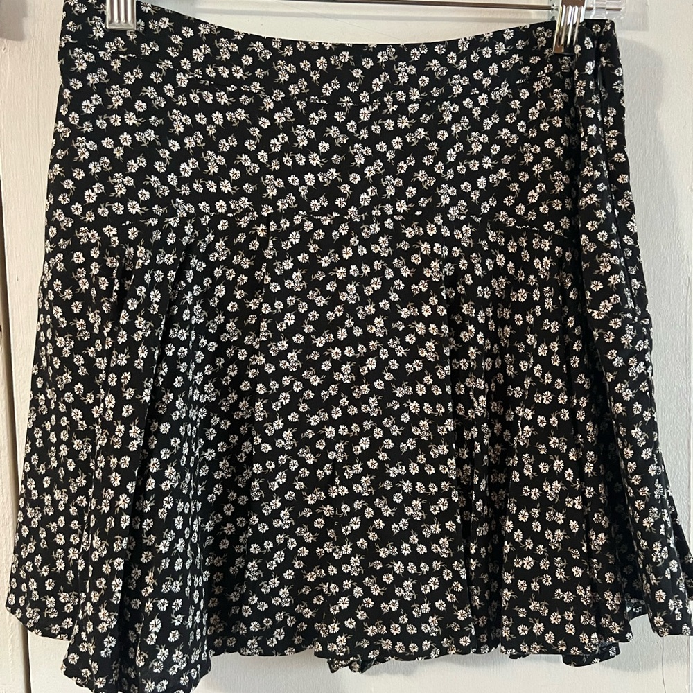 Hollister Black and White Skater Mini Skirt